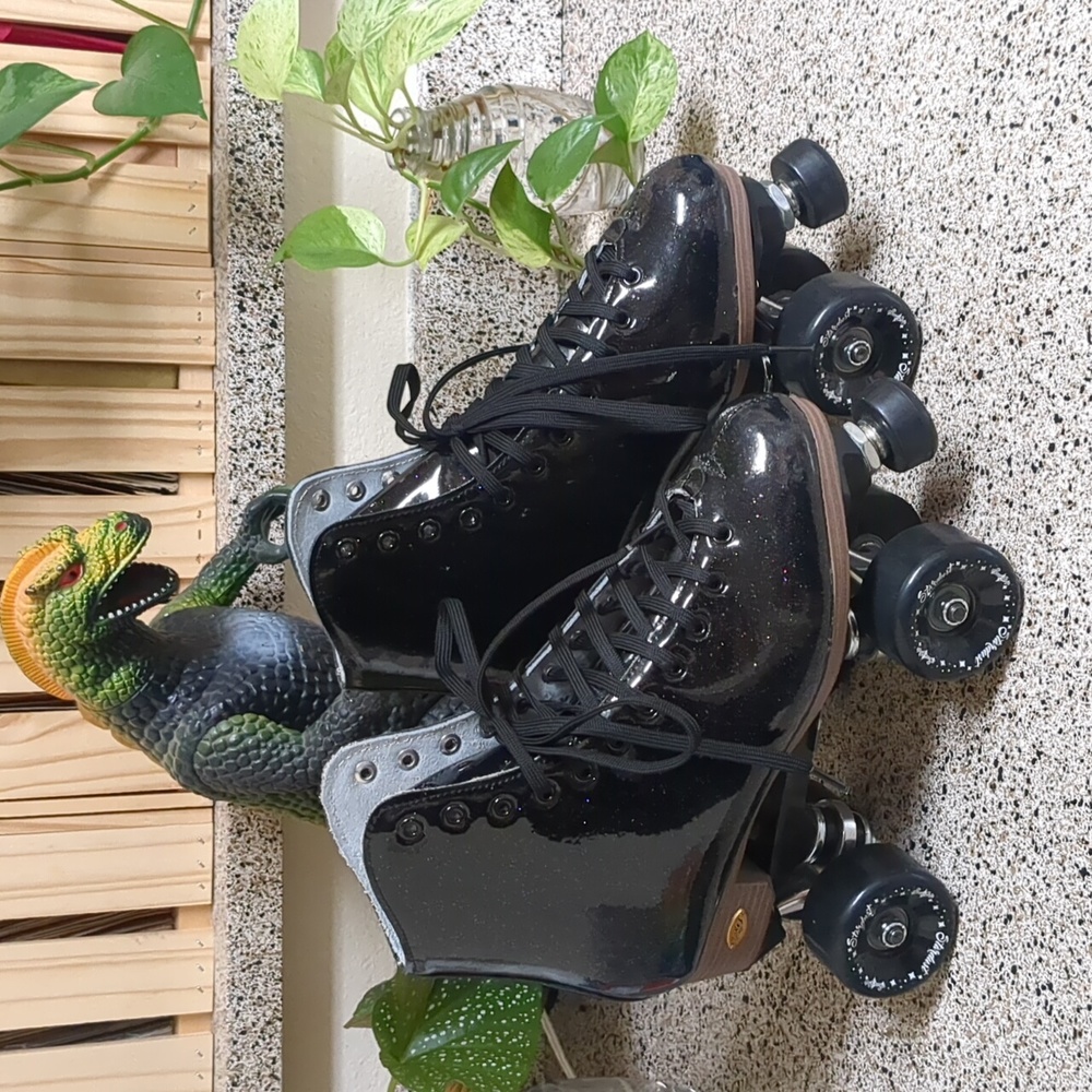 Sure-grip Stardust glitter quad roller skates fits women's size 8